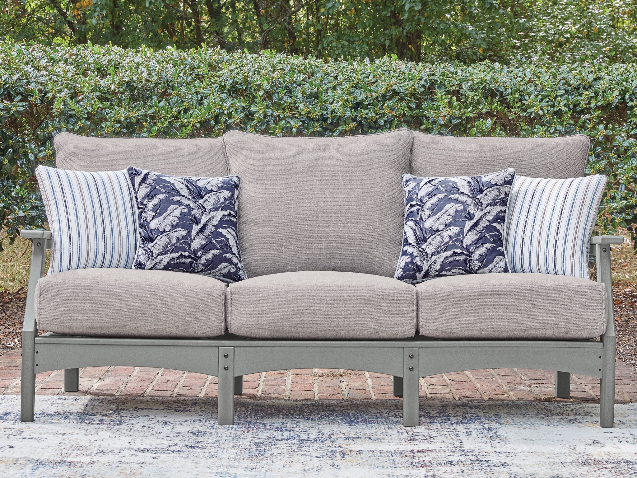 Cove Beach - Sofa With Cushion - Gray
