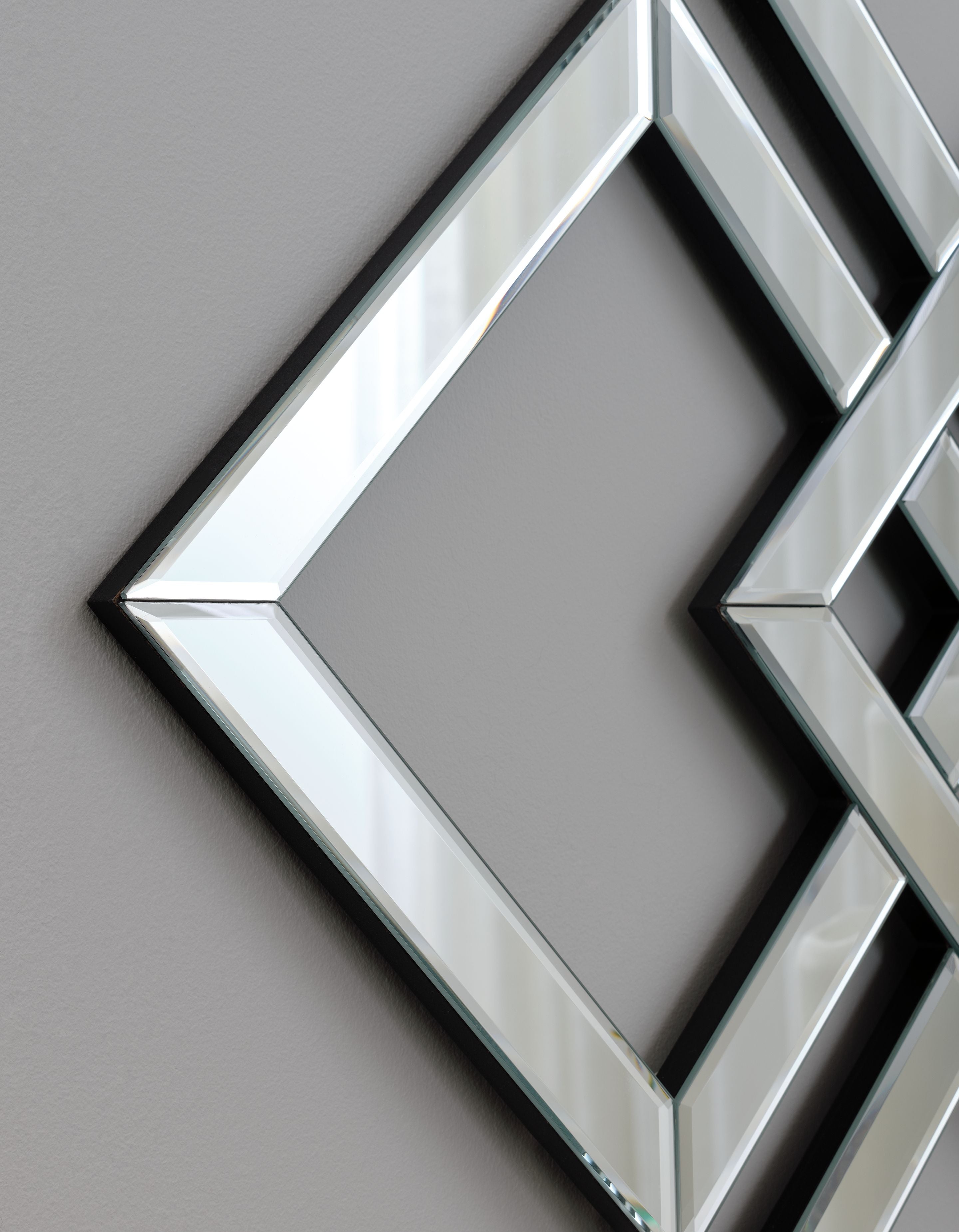 Quinnley - Accent Mirror - Metallic