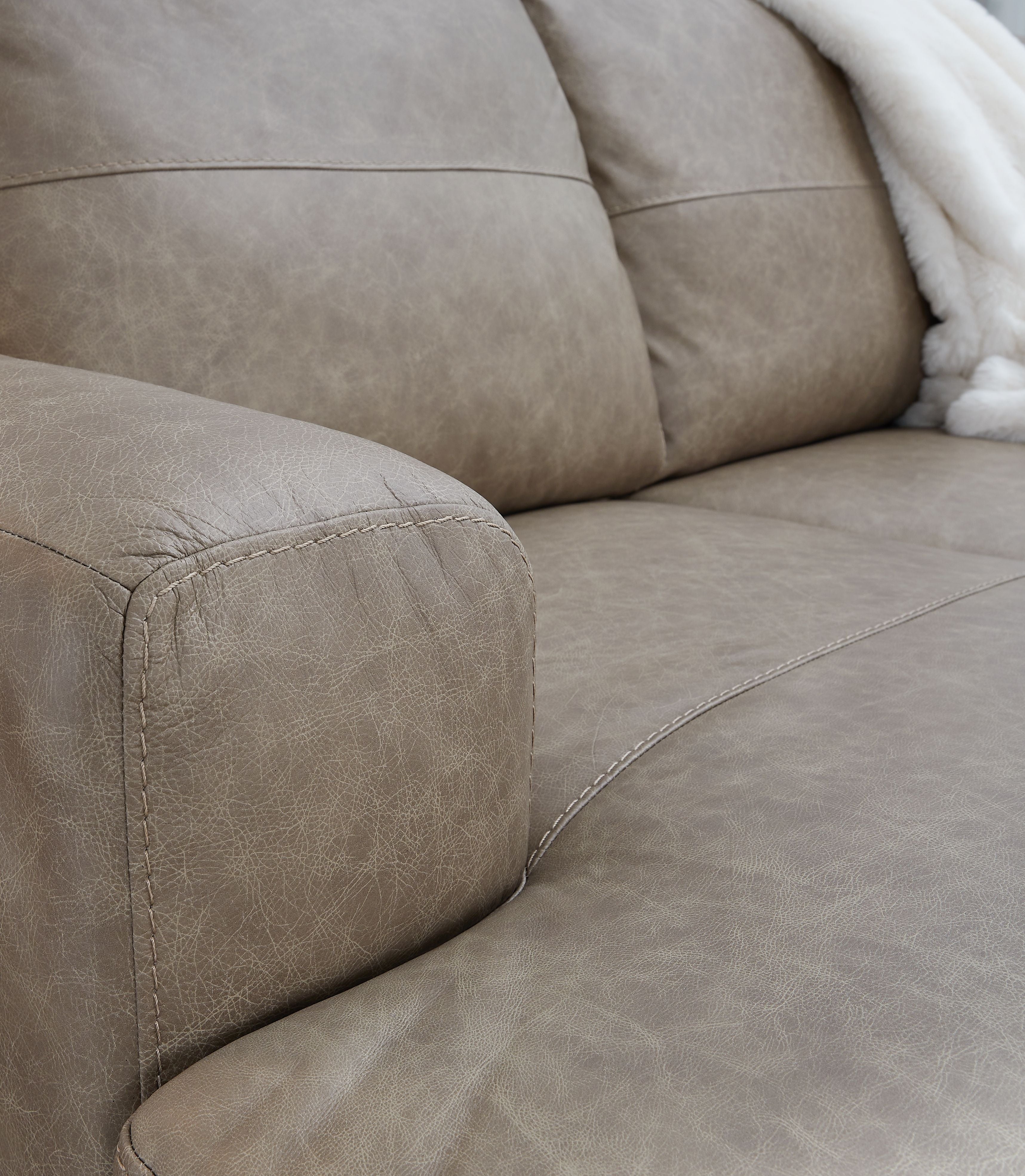 Amuleto - 2-Piece Sectional With Raf Corner Chaise - Leather Match - Desert