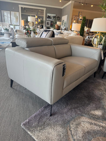 J3693 Loveseat