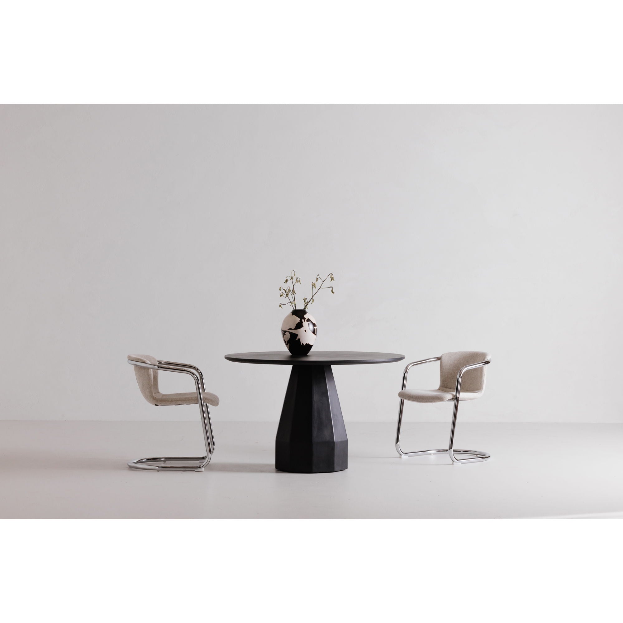 Templo - Concrete Outdoor Dining Table - Black