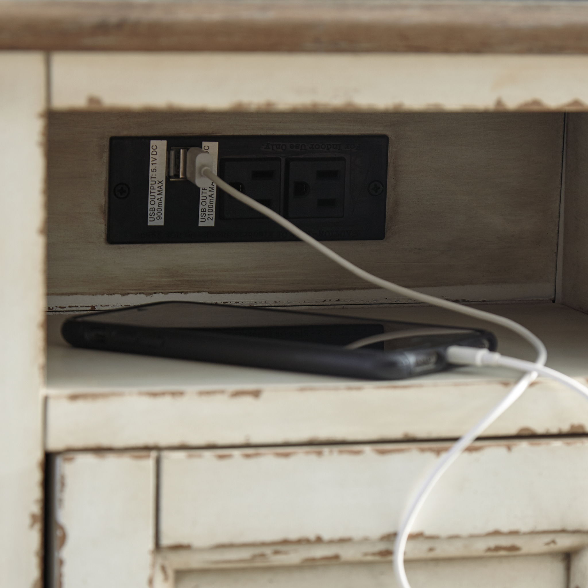 Realyn - Chair Side End Table - AC / USB - White / Brown