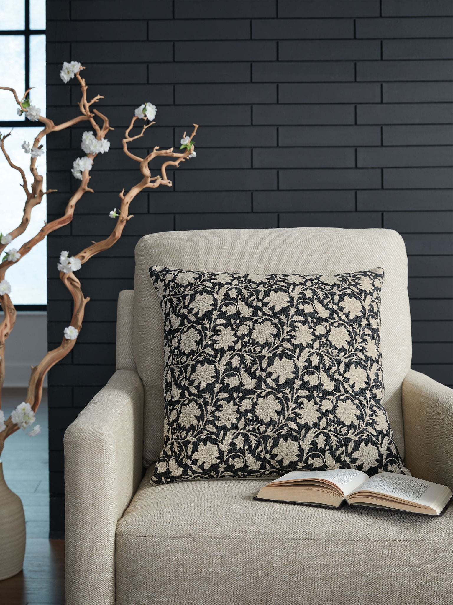 Alanderson - Pillow (Set of 4) - Black / Ivory