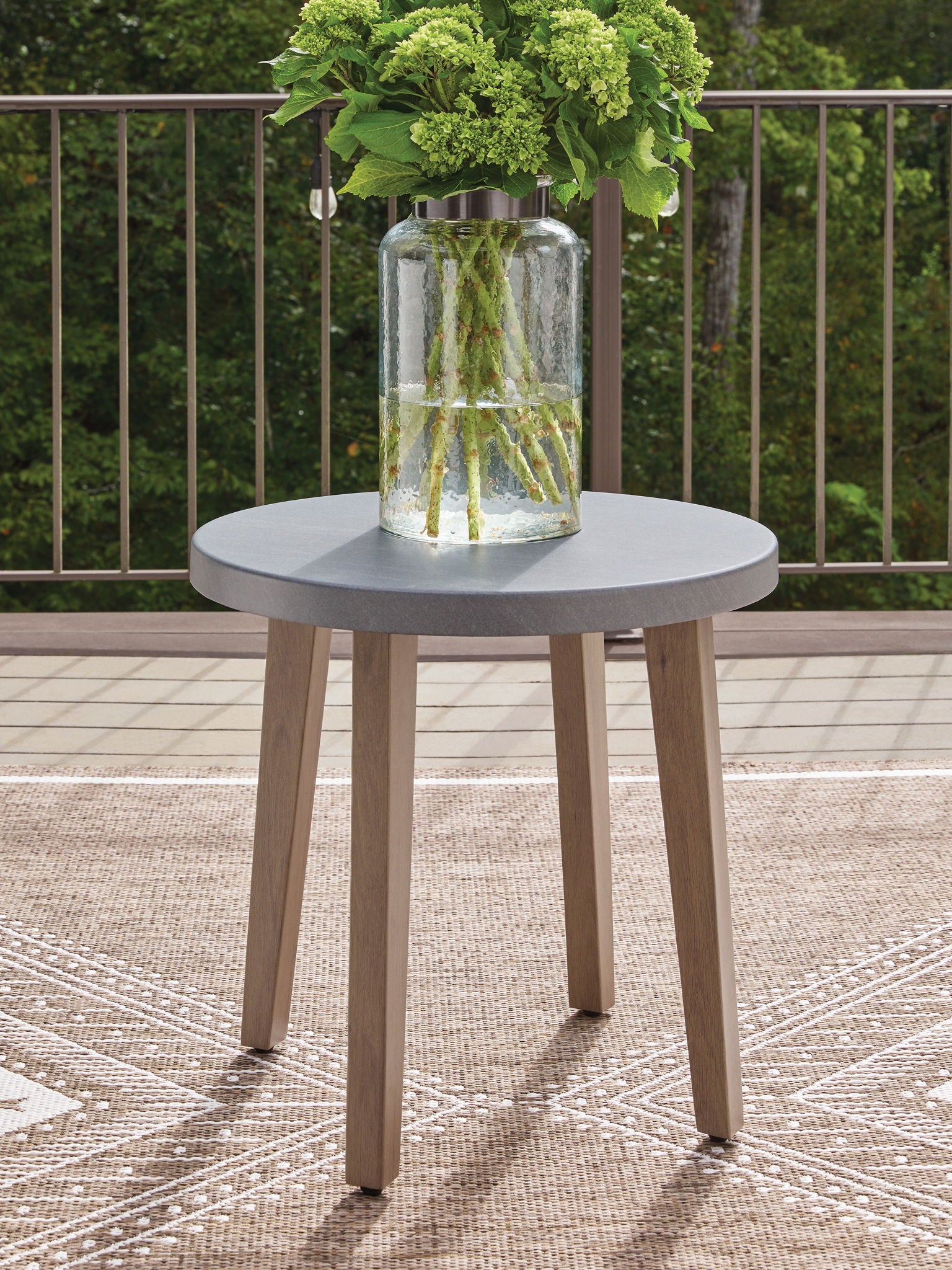 Harmony Headlands - Round End Table - Natural / Gray