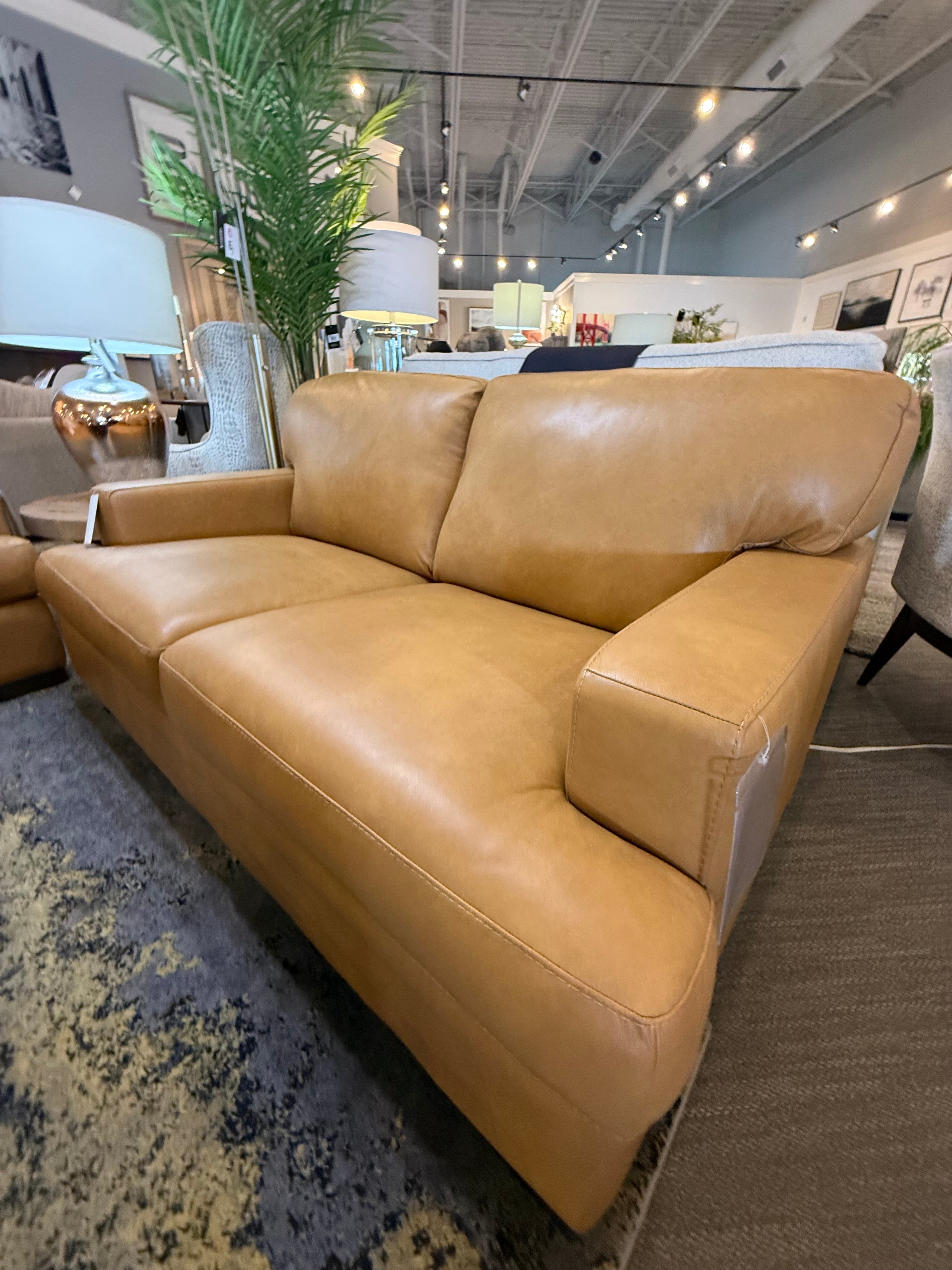 Brema Loveseat