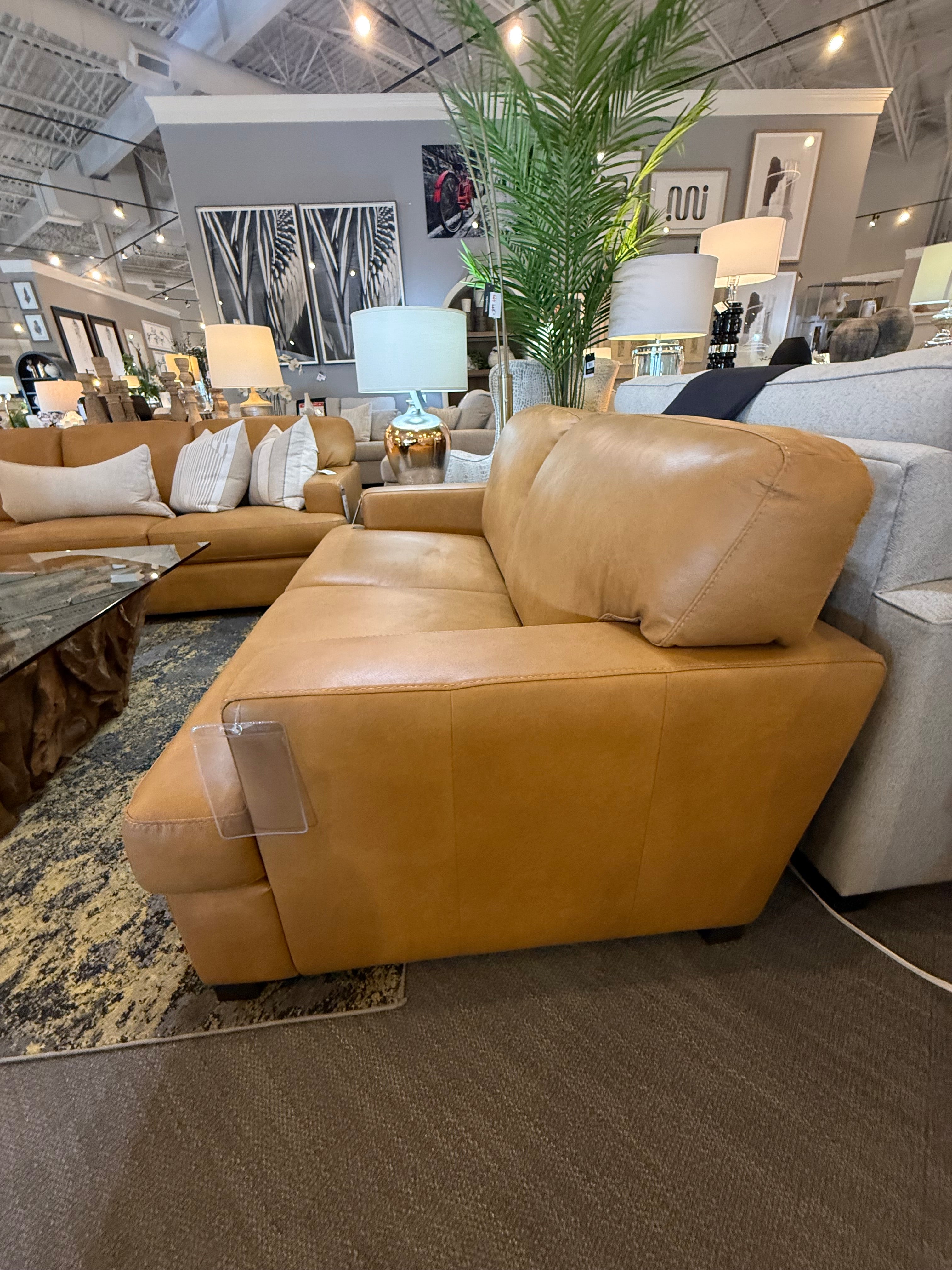 Brema Loveseat