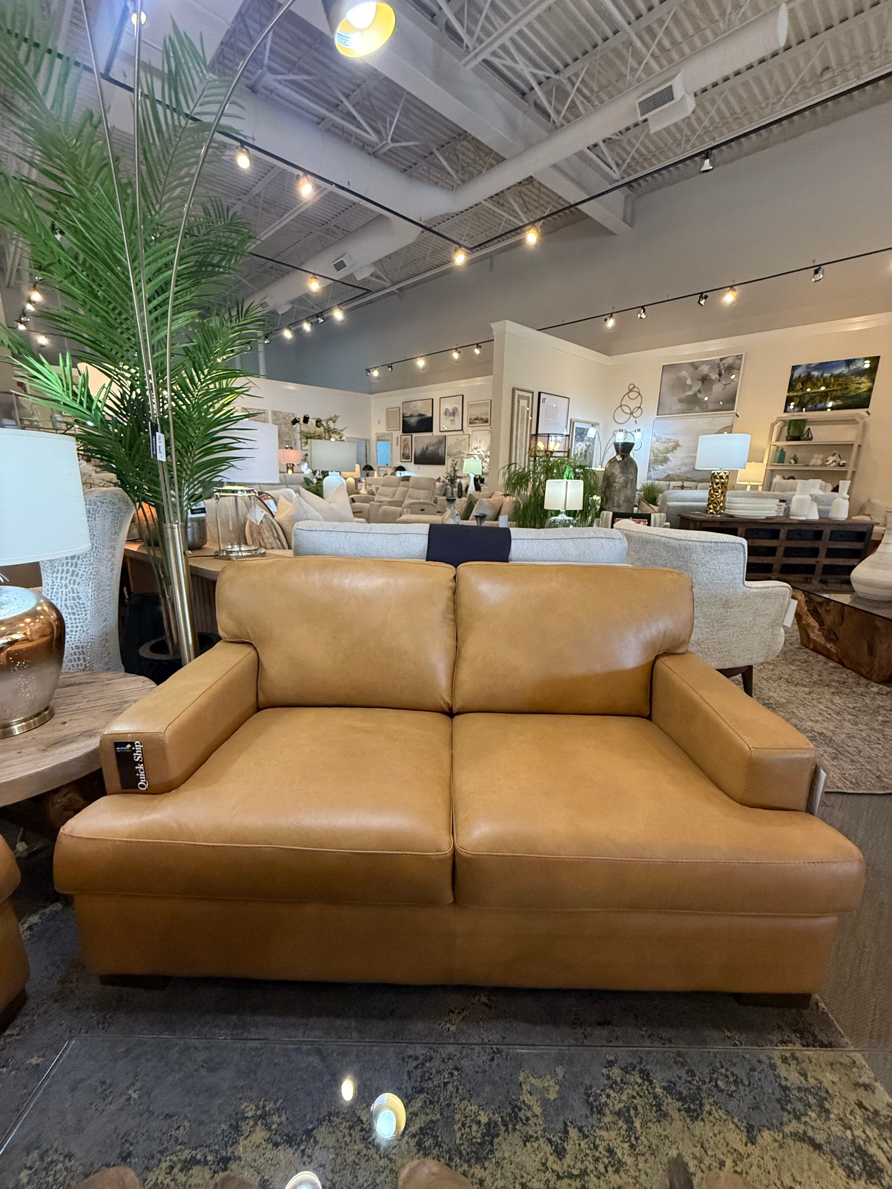 Brema Loveseat