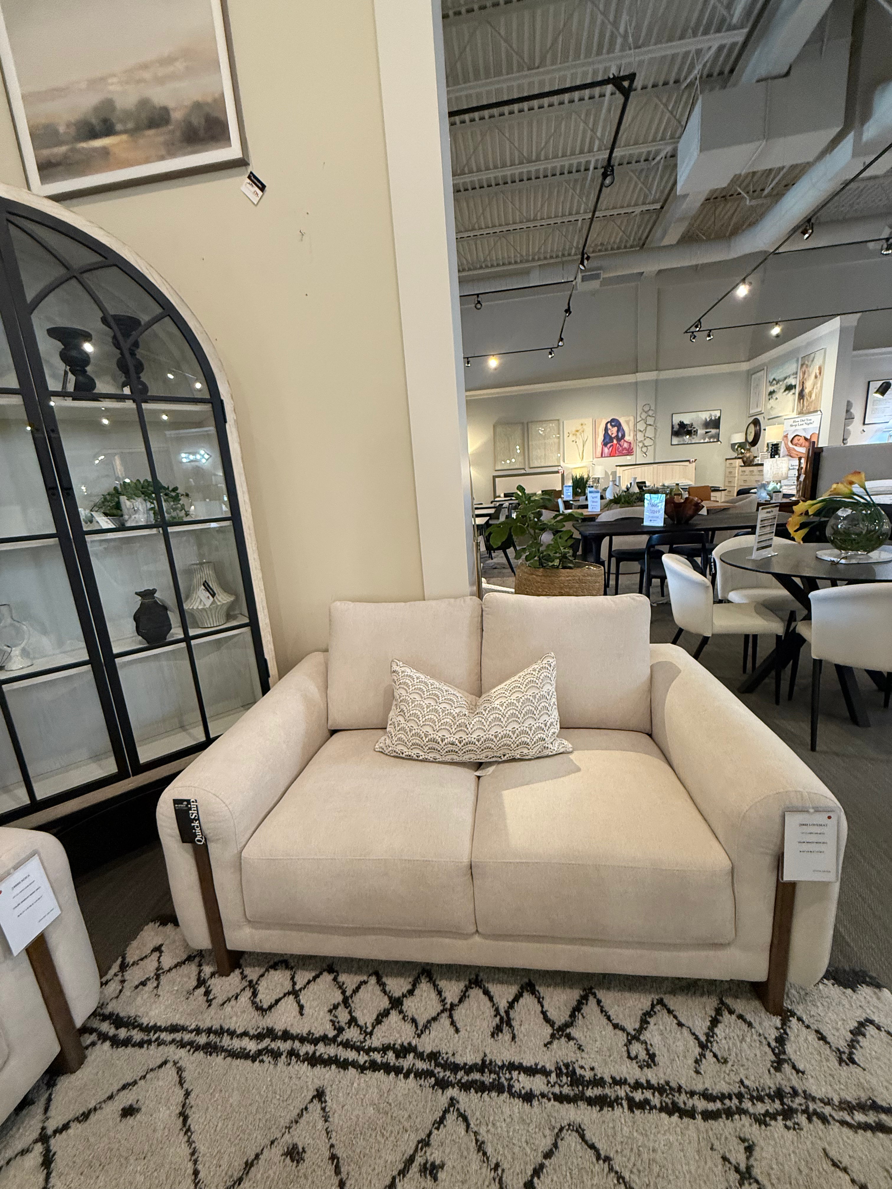 J4883 Sofa & Loveseat