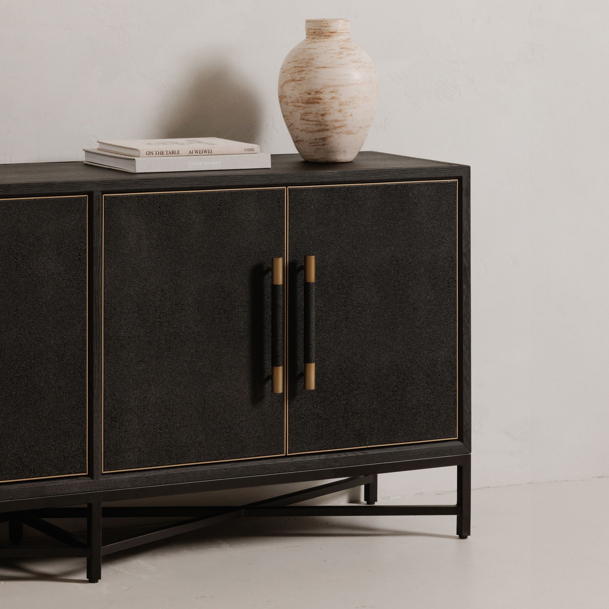 Mako - Sideboard - Black