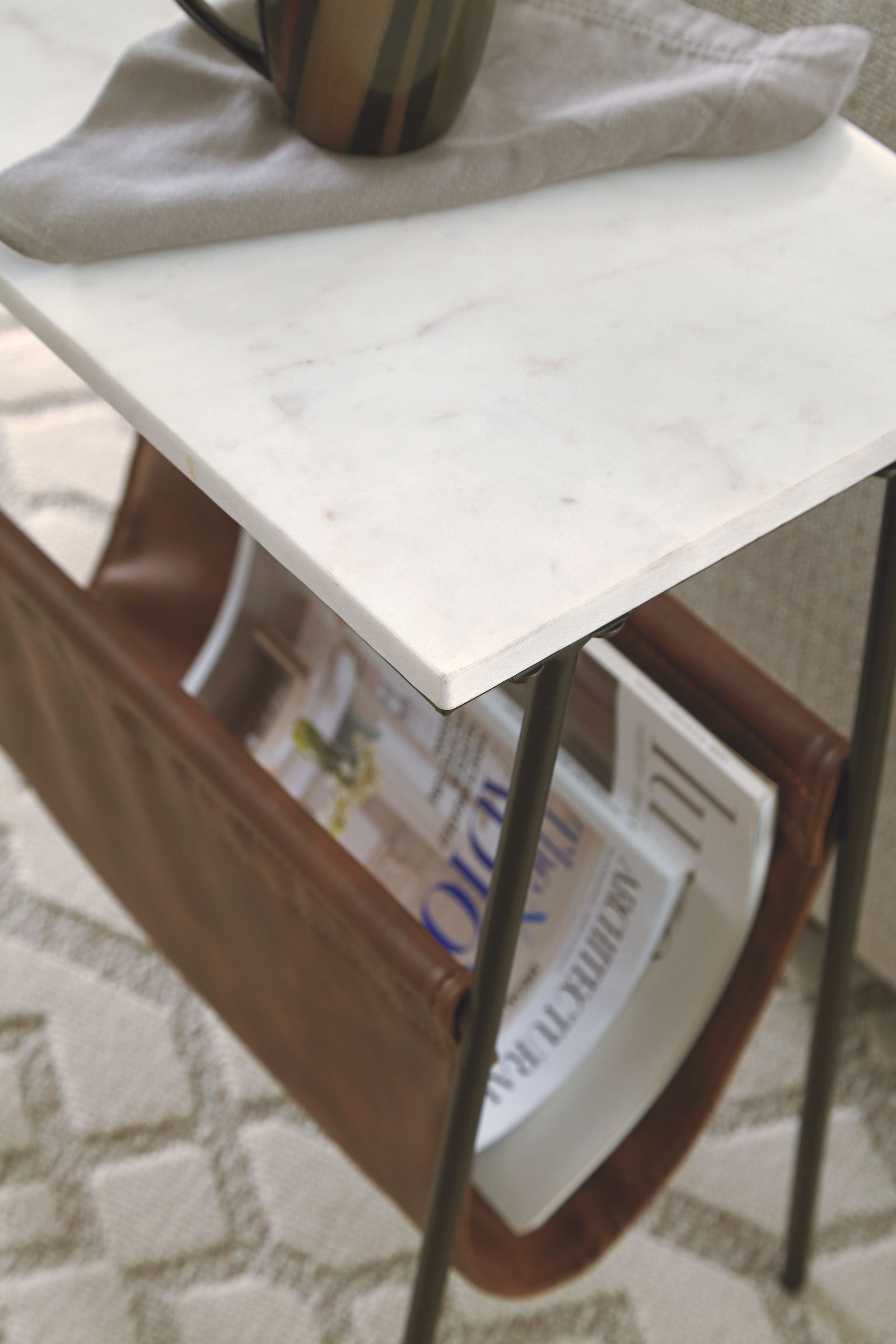 Etanbury - Brown / Black/white - Accent Table