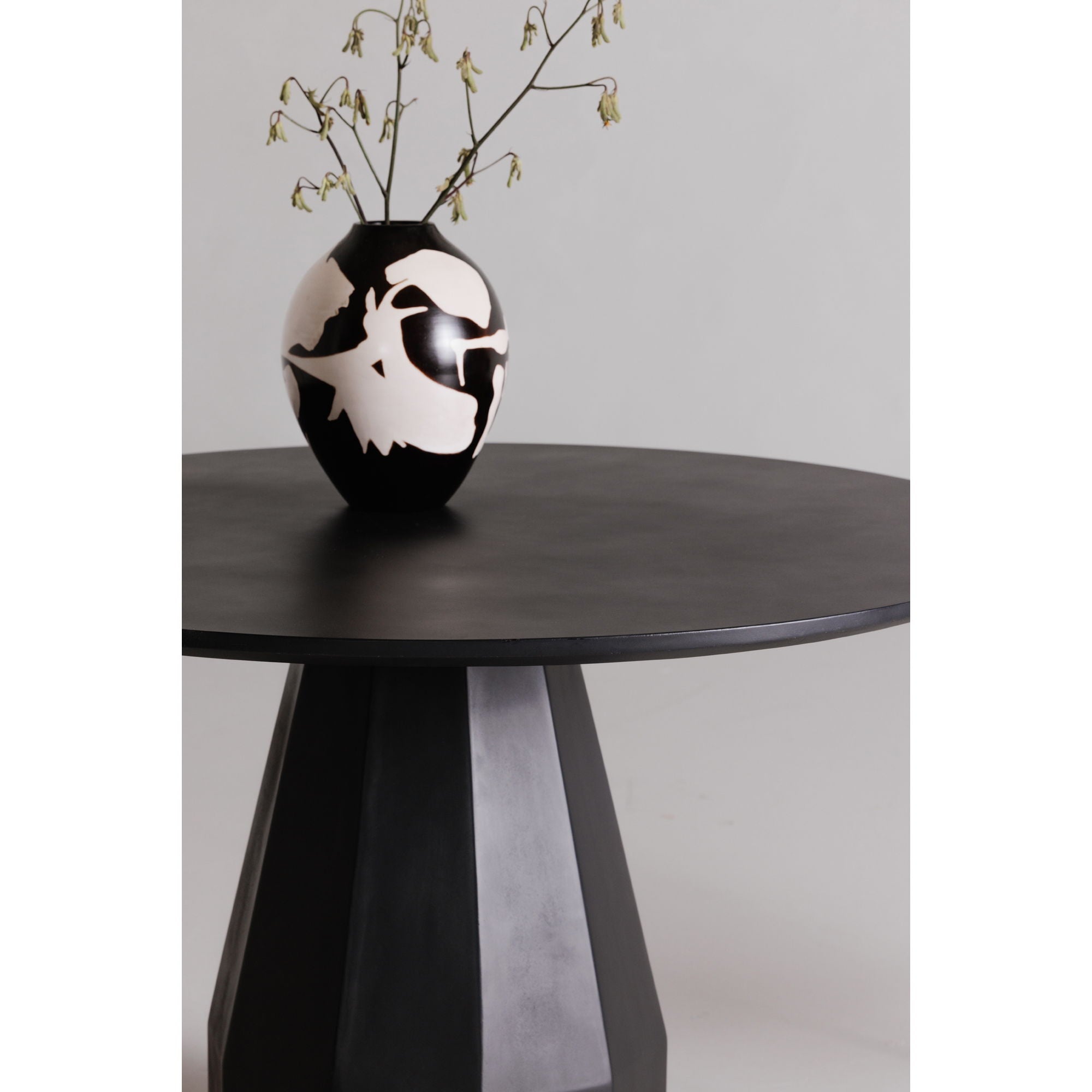 Templo - Concrete Outdoor Dining Table - Black