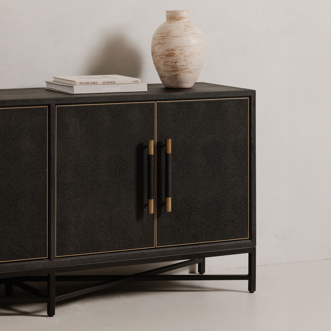 Mako - Sideboard - Black