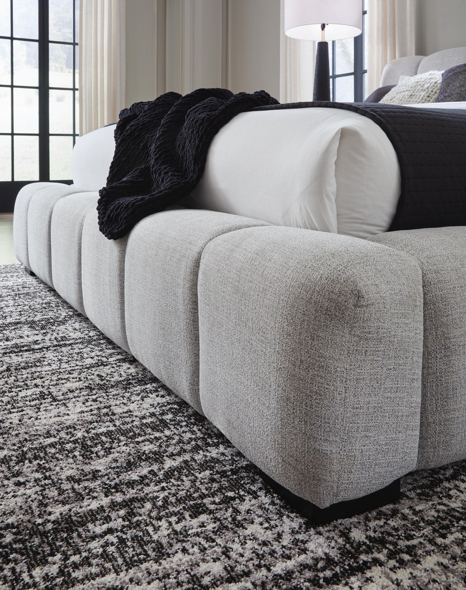 Grendusk - Upholstered Bed