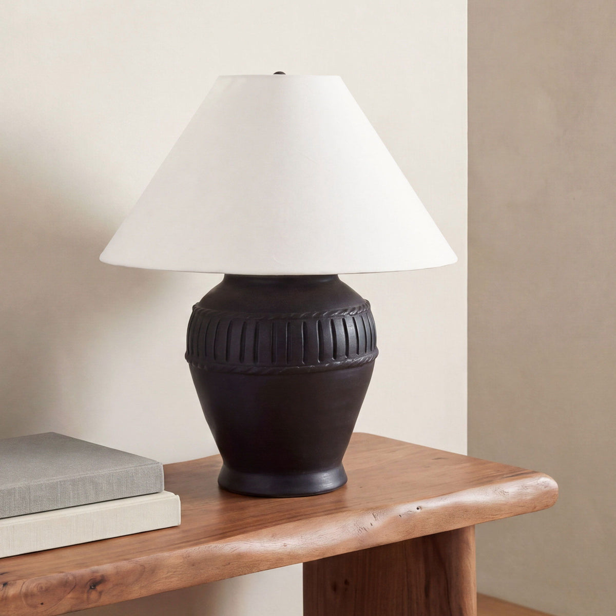 Madeira - Table Lamp - Black / White