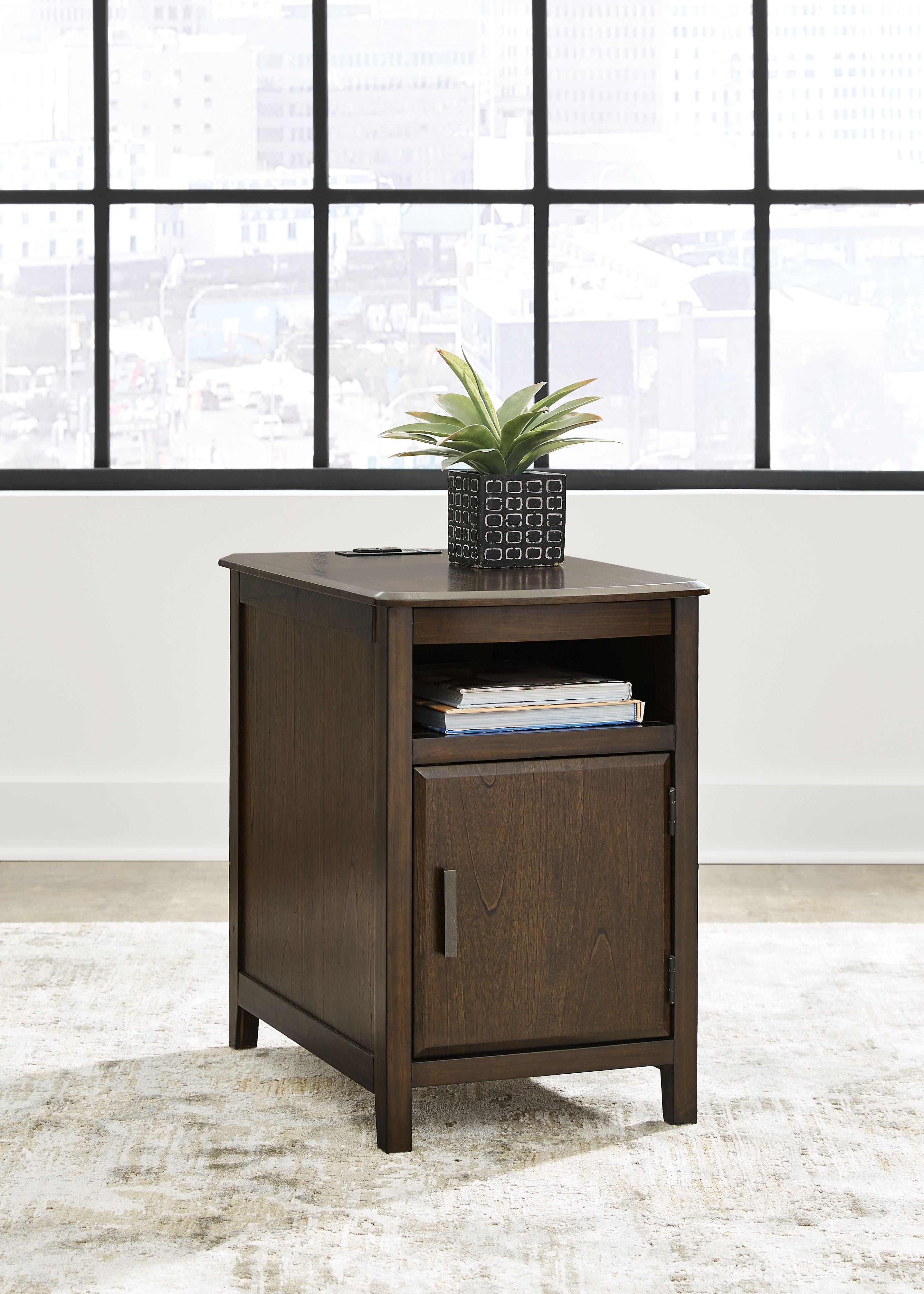Devonsted - Dark Brown - Chair Side End Table