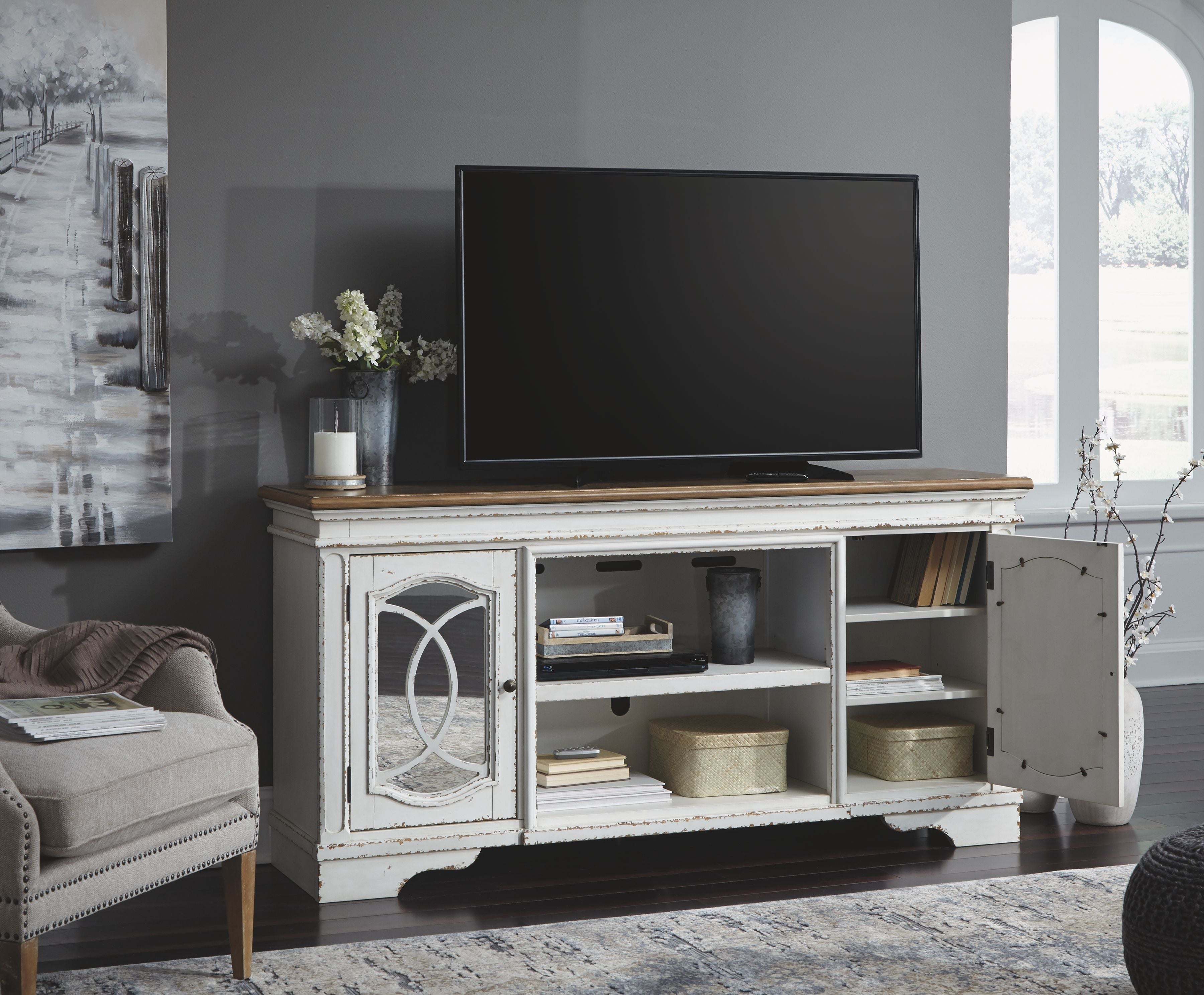 Realyn - TV Stand